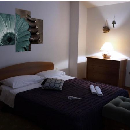 Leone Apartments With Free Parking Pula Buitenkant foto