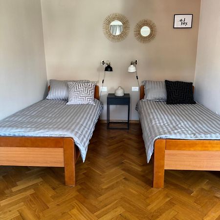 Leone Apartments With Free Parking Pula Buitenkant foto