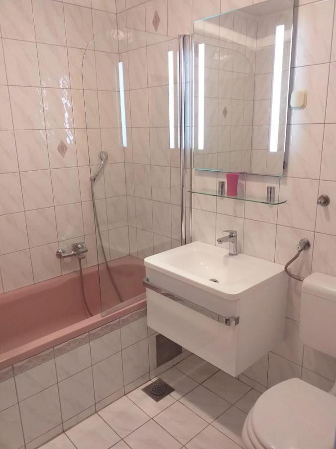 Leone Apartments With Free Parking Pula Buitenkant foto