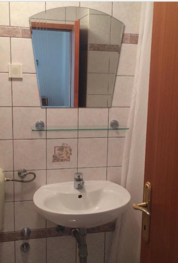 Leone Apartments With Free Parking Pula Buitenkant foto
