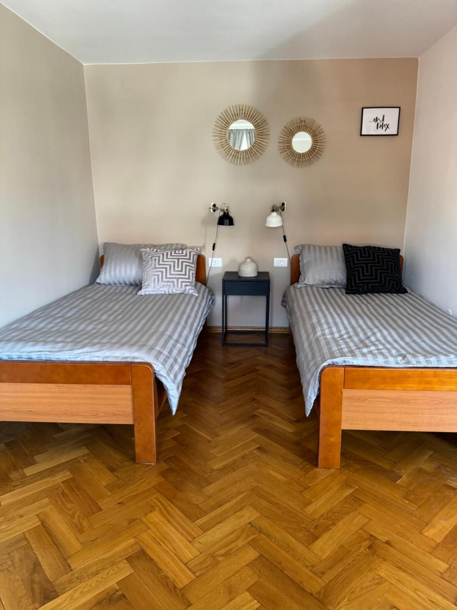 Leone Apartments With Free Parking Pula Buitenkant foto