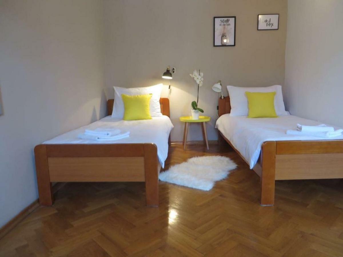 Leone Apartments With Free Parking Pula Buitenkant foto